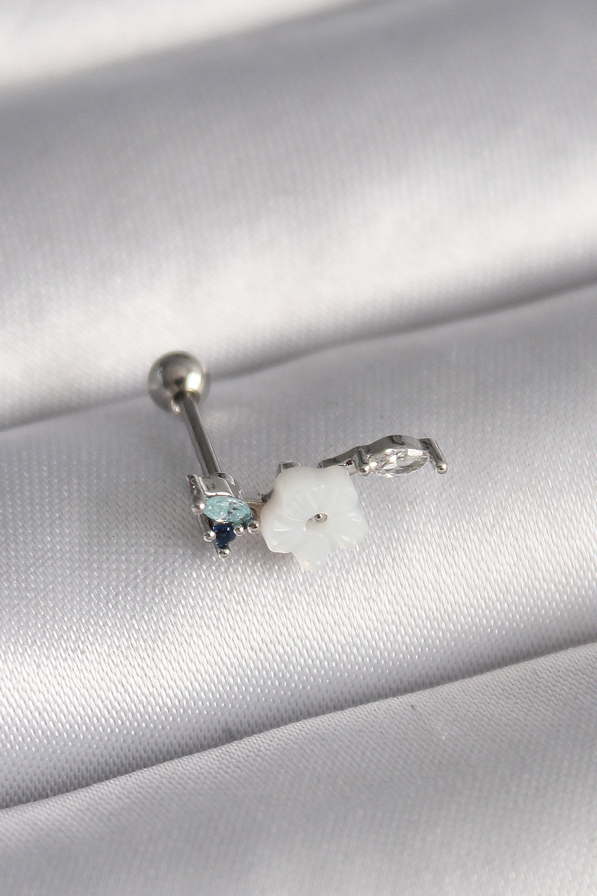 Tegan 316L Çelik Gümüş Renk Zirkon Taş Detay Beyaz Çiçek Model Tragus Piercing TG27PR1359