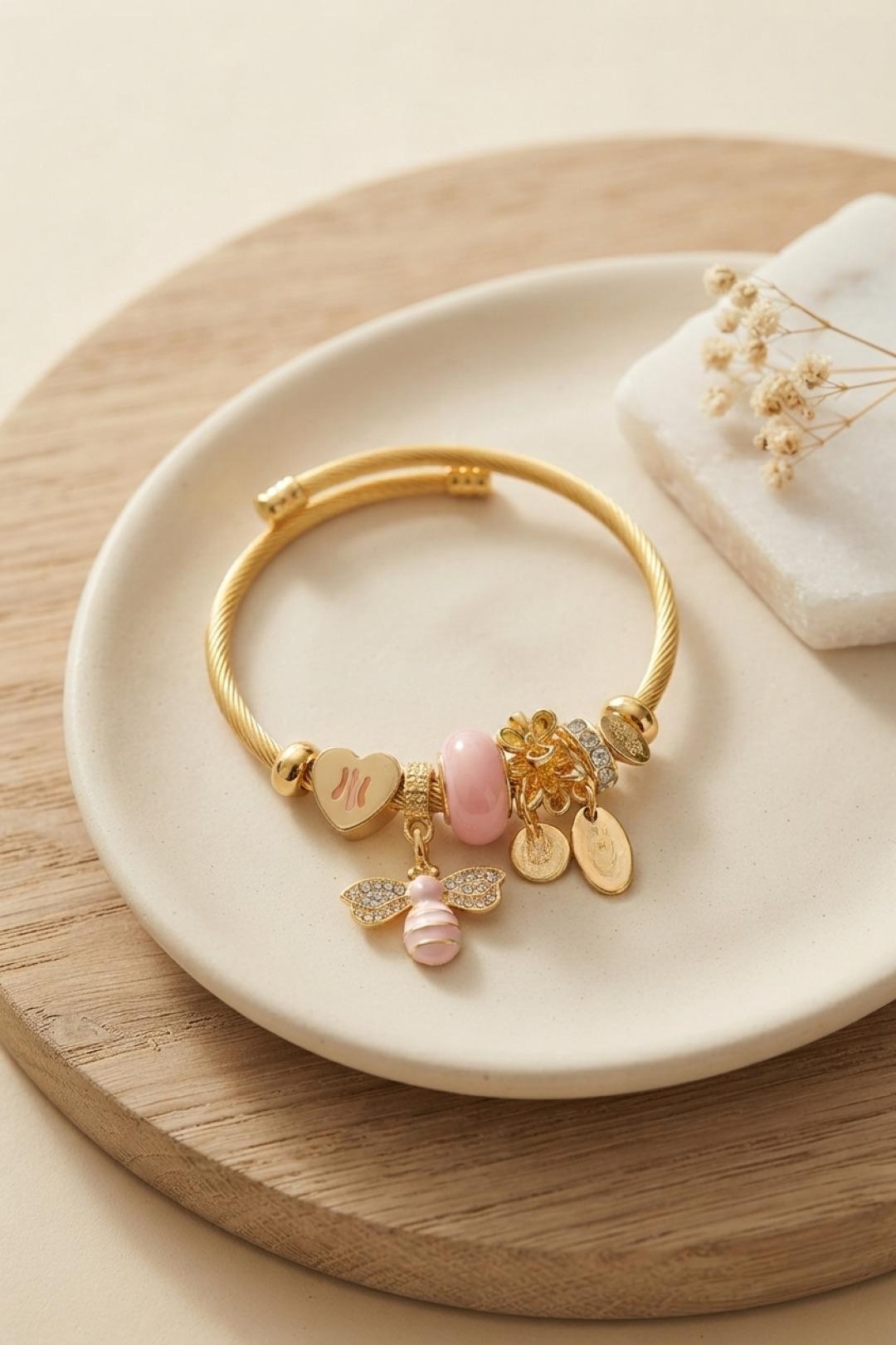 Tegan Kalp ve Arı Model Pembe Charmlı Bileklik TG27BB8738