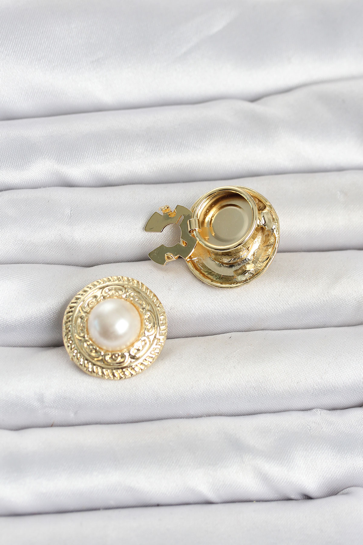 Tegan Gold Renk İncili Model Düğme veya Manşet Broşu TG27BR487