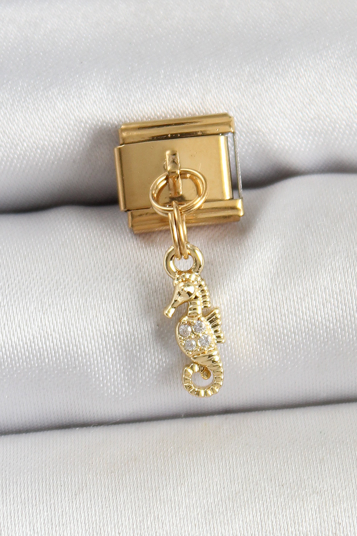 Tegan 316L Çelik Sallantılı Zirkon Taşlı Deniz Atı Model Gold Renk Nomination Charm TG27BC1430