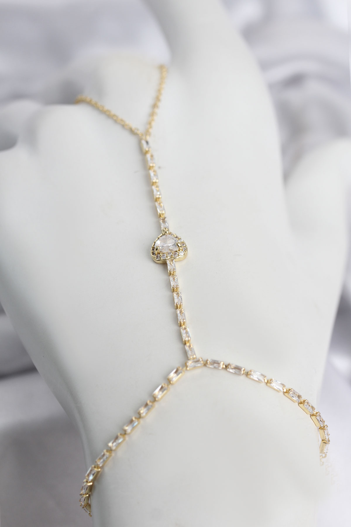 Tegan Gold Renk Pirinç Zirkon Taşlı Kalp Model Şahmeran TG27SN783