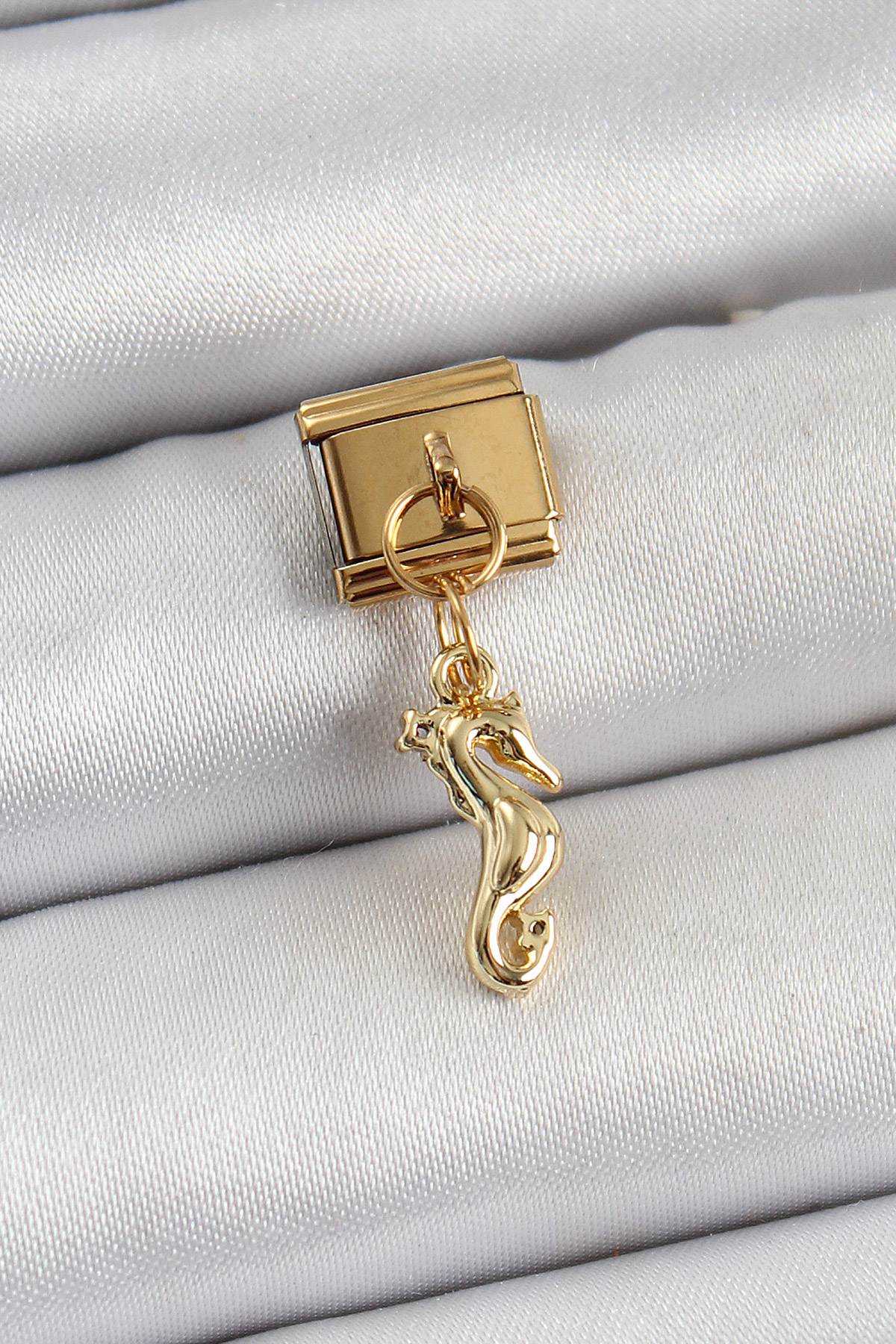 Tegan 316L Çelik Sallantılı Deniz Atı Model Gold Renk Nomination Charm TG27BC1396