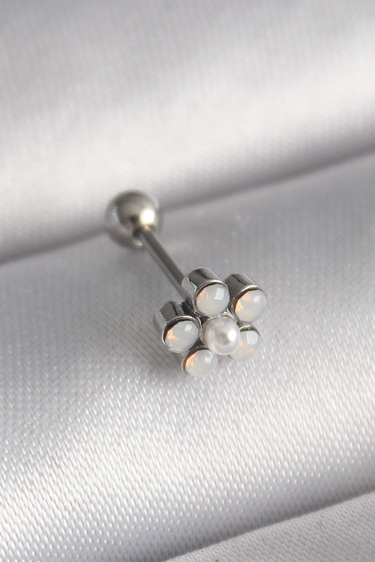 Tegan 316L Çelik Gümüş Renk Zirkon Taşlı Çiçek Model Tragus Piercing TG27PR1283