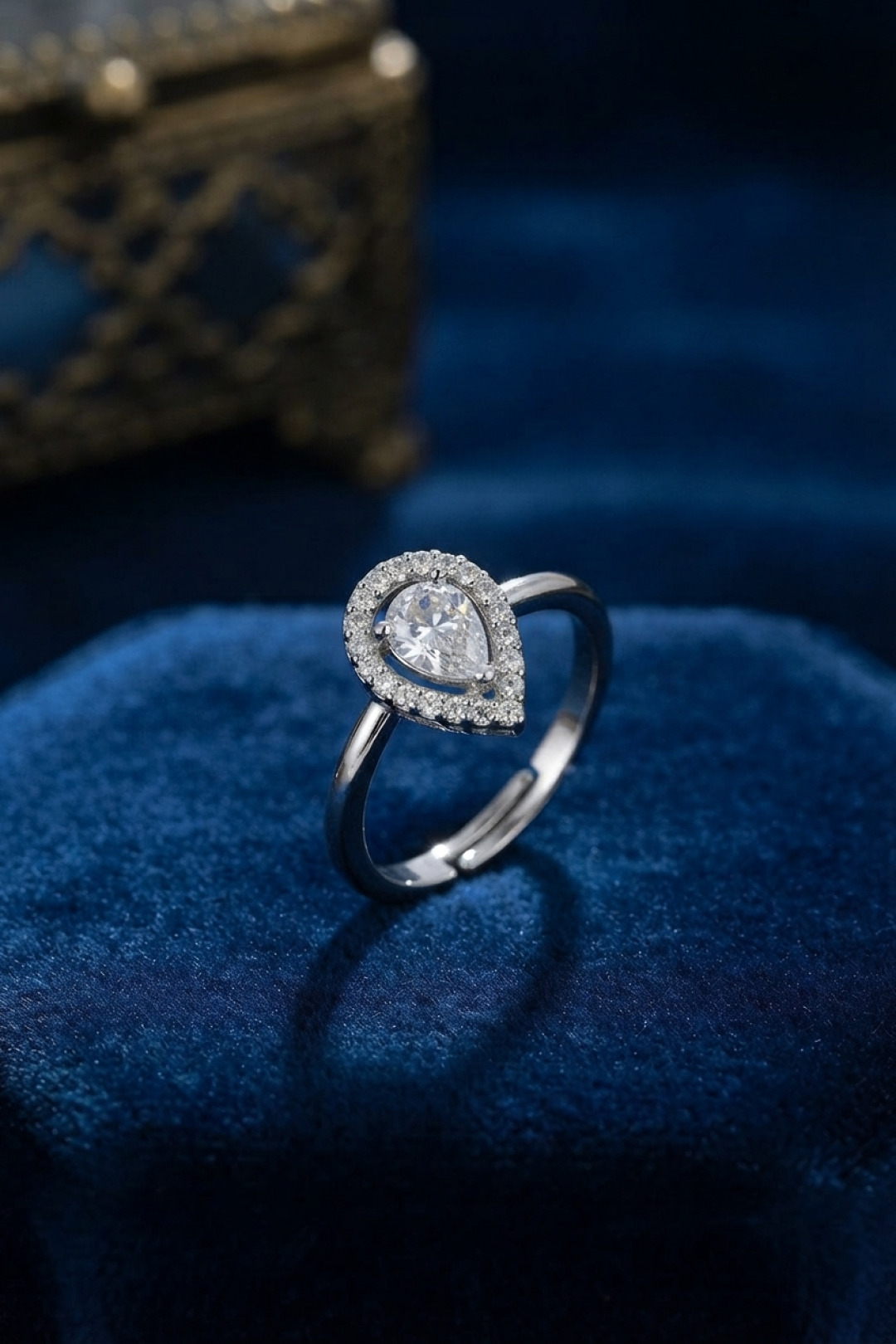 Tegan Ayarlamalı Silver Renk Metal Zirkon ve Kristal Taşlı Damla Model Yüzük TG27BYK2072